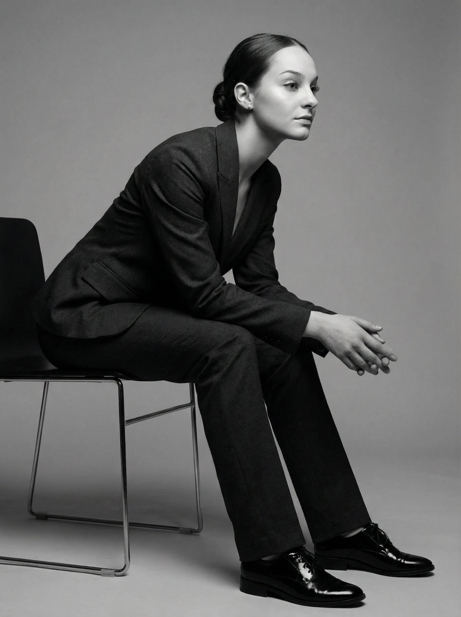 Elegant B&W Fashion Port